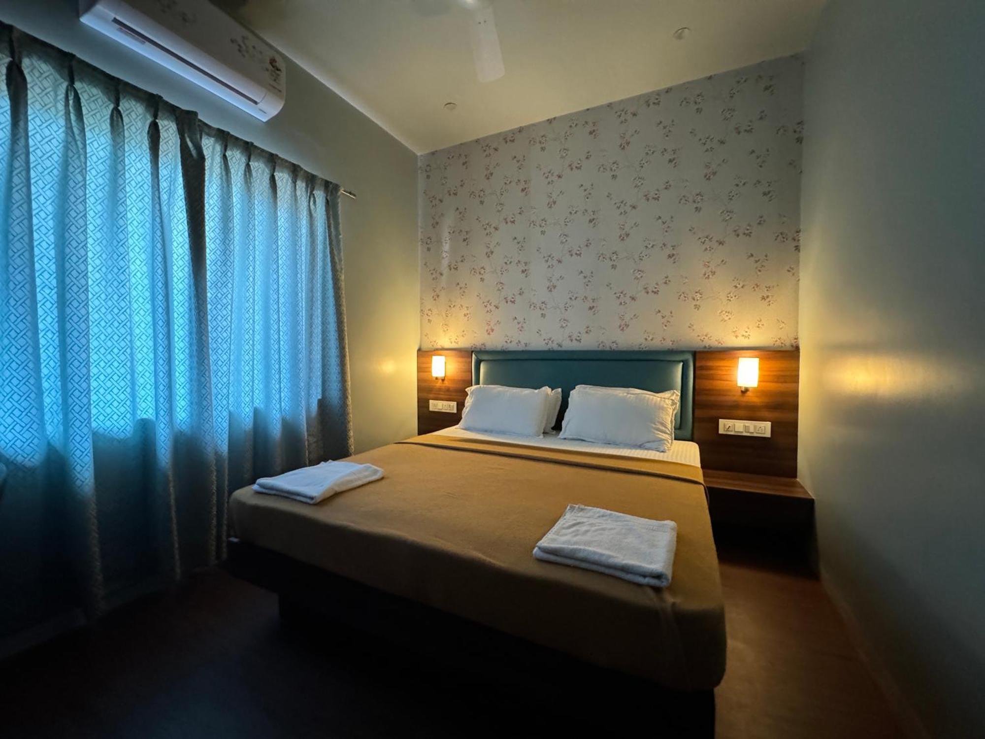 Hotel Sadhana Executive Dāpoli Dış mekan fotoğraf